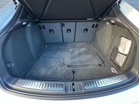 Used 2025 Porsche Macan image 39