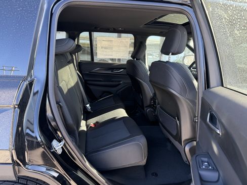 New 2025 Jeep Grand Cherokee Laredo X w/ Luxury Tech Group I image 24