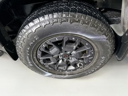 Used 2022 Nissan Frontier PRO-4X w/ Pro-4X Premium Package image 11