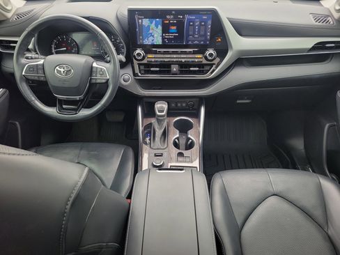 Used 2021 Toyota Highlander Platinum image 16