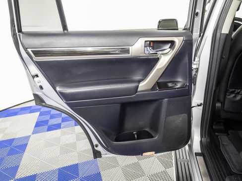 Used 2018 Lexus GX 460 w/ Navigation Package image 15