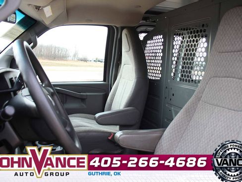 Used 2017 GMC Savana 2500 image 24