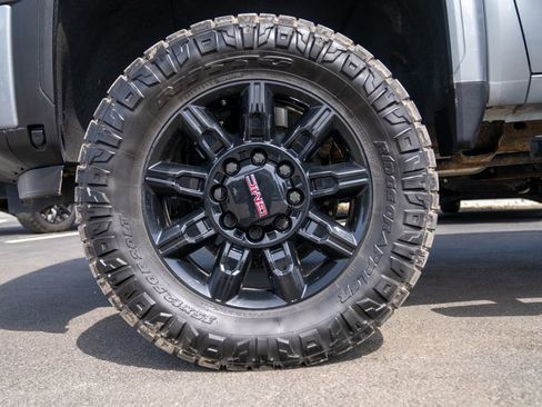 Used 2024 GMC Sierra 2500 AT4 w/ AT4 Preferred Package image 2