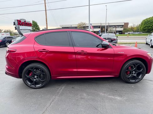 Used 2022 Alfa Romeo Stelvio Veloce AWD/4WD image 15