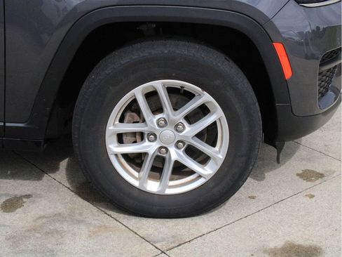 Used 2023 Jeep Grand Cherokee Laredo X AWD/4WD image 11