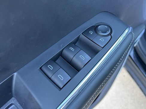 Used 2025 GMC Acadia Elevation image 19