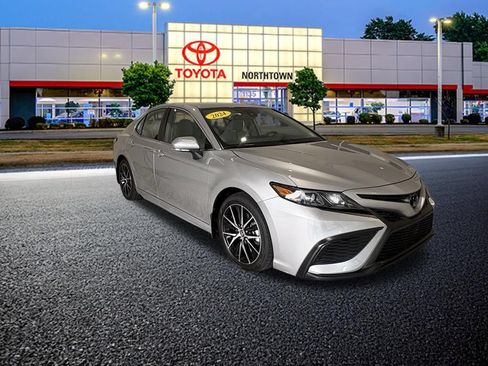 Used 2024 Toyota Camry SE AWD/4WD image 5