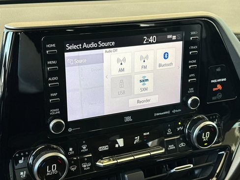 Used 2020 Toyota Highlander Limited FWD image 19