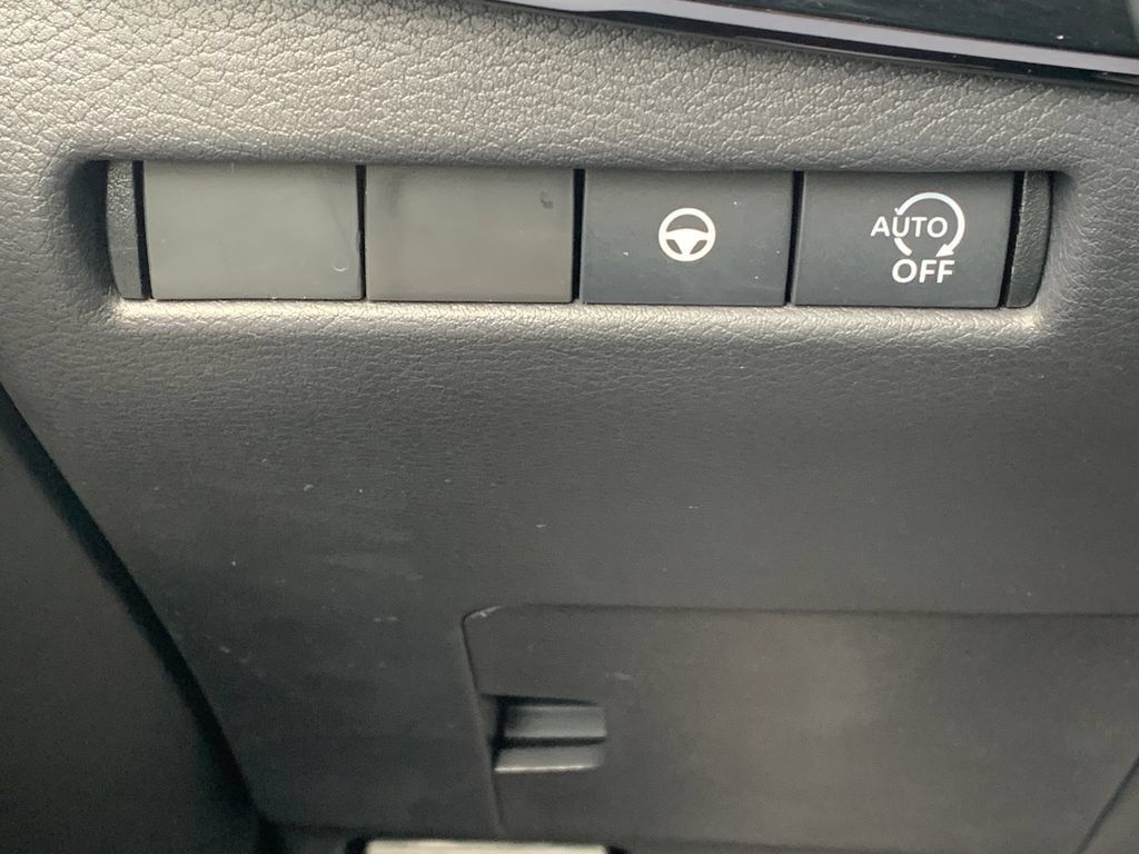 Used 2025 Nissan Kicks SR FWD image 21