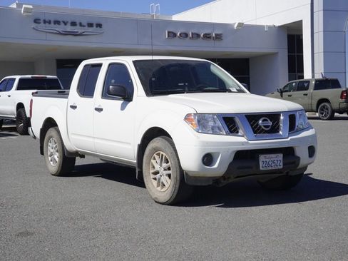 Used 2020 Nissan Frontier SV AWD/4WD image 2