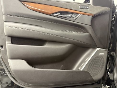 Used 2020 Cadillac Escalade Luxury w/ Escalade Sport Edition image 13