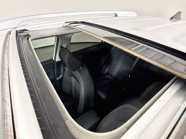 Used 2021 Hyundai Venue SEL w/ Premium Package FWD image 22
