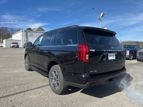 New 2025 Ford Expedition Active image 5