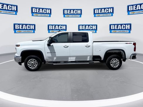 Used 2025 Chevrolet Silverado 2500 LT w/ Convenience Package AWD/4WD image 5