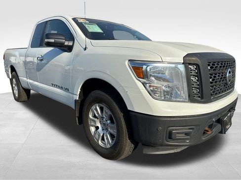 Used 2018 Nissan Titan SV w/ SV Convenience Package AWD/4WD image 8