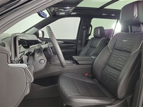 Used 2024 Cadillac Escalade V w/ Heavy-Duty Trailer Package image 17