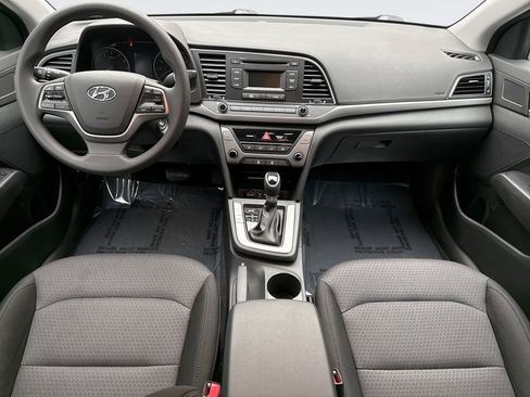 Used 2018 Hyundai Elantra SE image 14