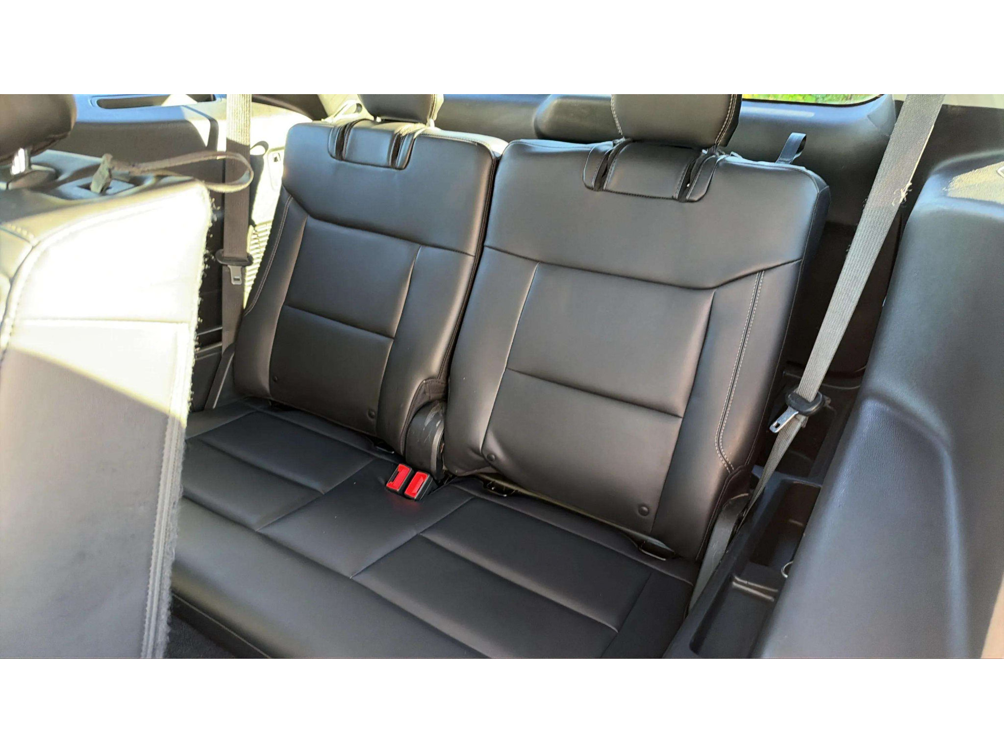Used 2022 Ford Explorer XLT w/ Equipment Group 202A AWD/4WD image 14