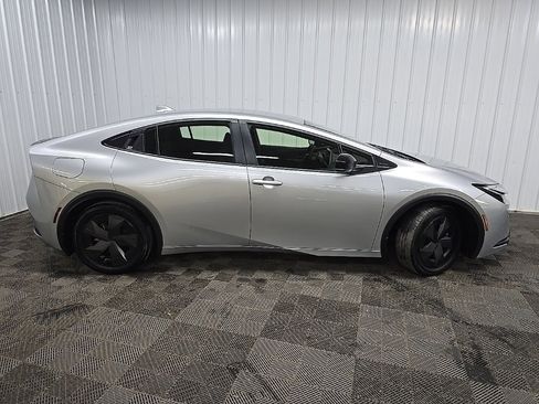 Used 2025 Toyota Prius Plug-In Hybrid image 2
