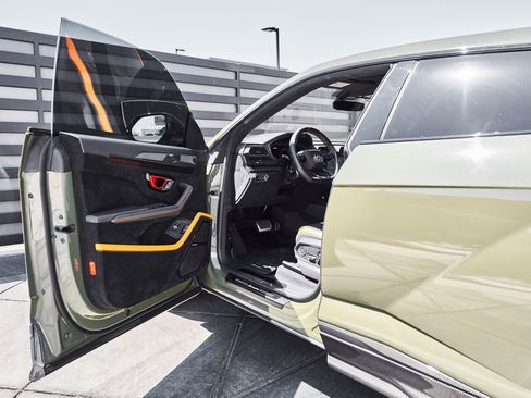 Used 2023 Lamborghini Urus Performante AWD/4WD image 38