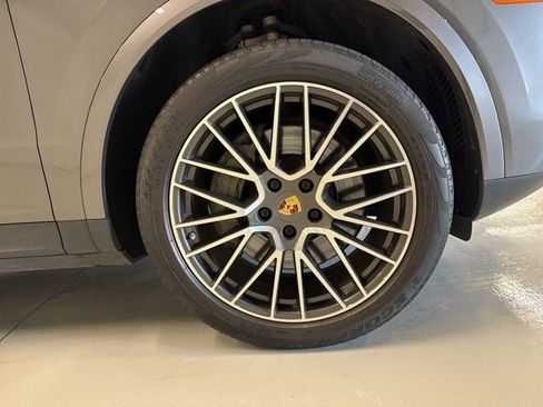 Used 2019 Porsche Cayenne S image 23