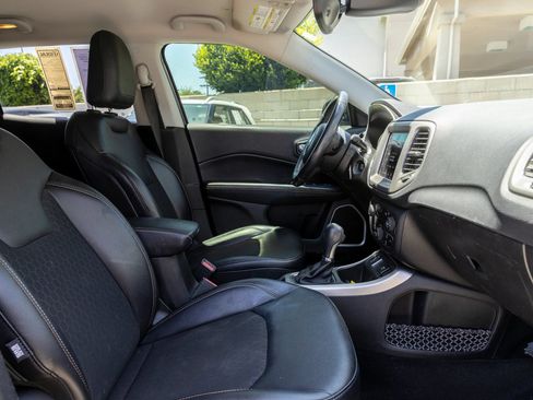 Used 2018 Jeep Compass Latitude w/ Popular Equipment Group FWD image 26