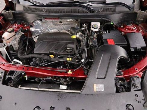 Used 2025 Chevrolet Trax LT FWD image 27