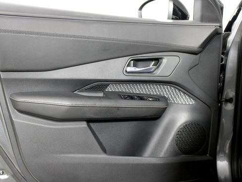 Used 2024 Nissan Ariya FWD image 7