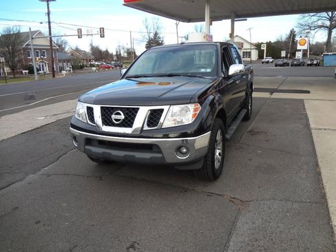 Used 2013 Nissan Frontier SL image 2
