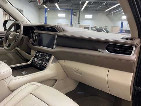 Used 2021 GMC Yukon Denali w/ Denali Premium Package image 18