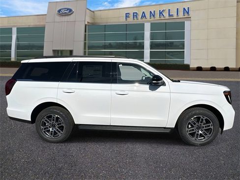 New 2025 Ford Expedition Active image 8
