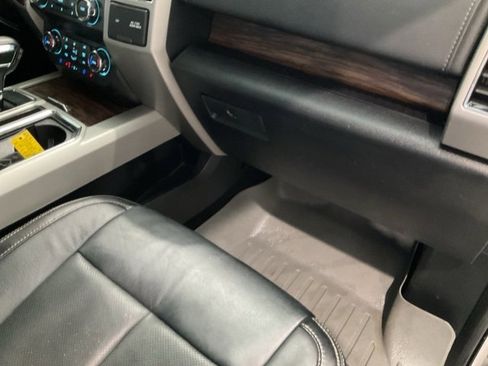 Used 2019 Ford F150 Lariat image 24