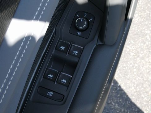 New 2025 Volkswagen Tiguan SE image 25