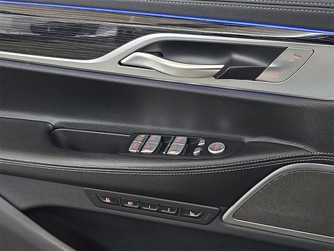 Used 2020 BMW 745e xDrive image 30