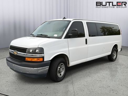 Used 2019 Chevrolet Express 3500 LT w/ LT Preferred Equipment Group RWD image 2