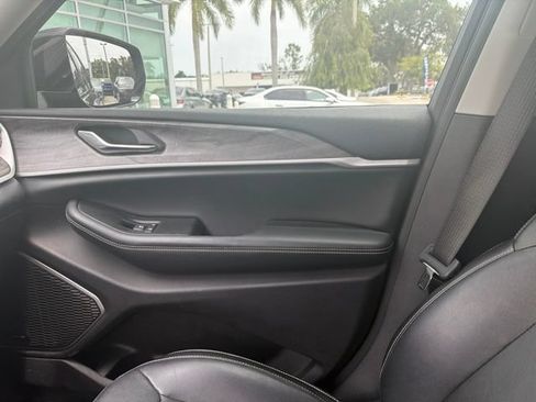 Used 2022 Jeep Grand Cherokee Limited AWD/4WD image 13