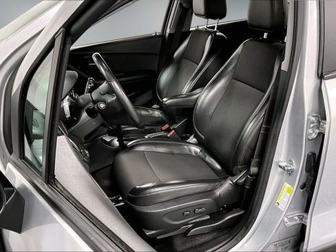 Used 2022 Chevrolet Trax LT w/ Redline Edition image 20