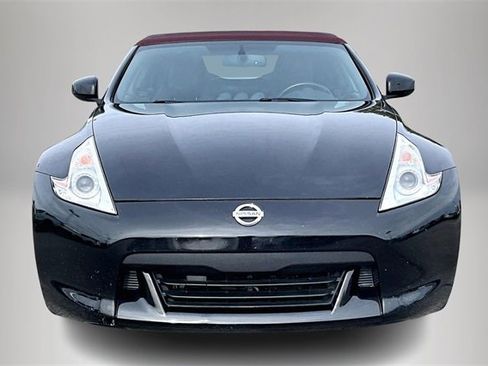 Used 2010 Nissan 370Z Touring image 3