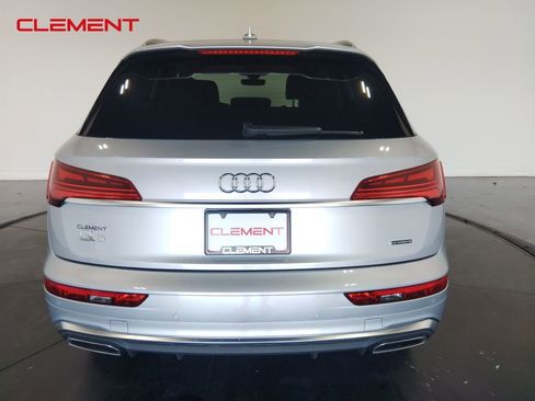 Used 2024 Audi Q5 2.0T Premium w/ Convenience Package image 6