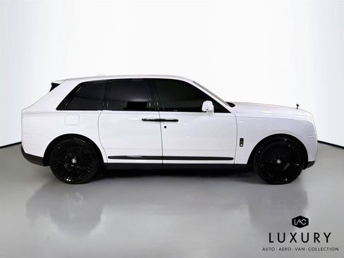 Used 2023 Rolls-Royce Cullinan Black Badge w/ Dark Exterior Package AWD/4WD image 5