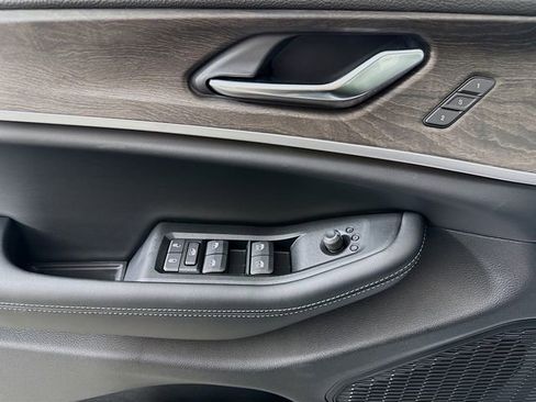 New 2025 Jeep Grand Cherokee Limited image 18