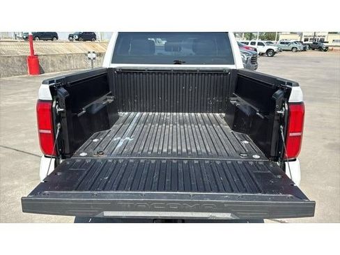 Certified 2024 Toyota Tacoma SR5 AWD/4WD image 25