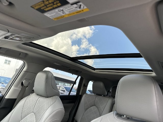 Used 2021 Toyota Highlander Platinum AWD/4WD image 25