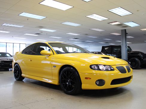 Used 2005 Pontiac GTO image 2