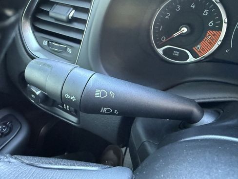 Used 2023 Jeep Renegade Latitude w/ Premium Group image 22