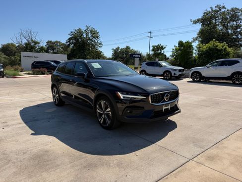 Certified 2025 Volvo V60 B5 Cross Country Plus AWD/4WD image 7