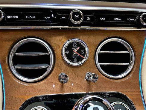 Used 2024 Bentley Continental GT image 32