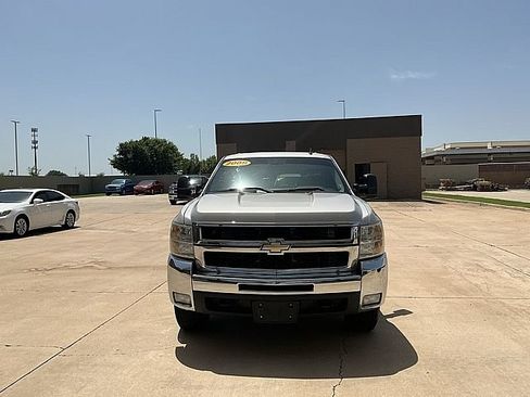 Used 2009 Chevrolet Silverado 2500 LT w/ Exterior Plus Package RWD image 2