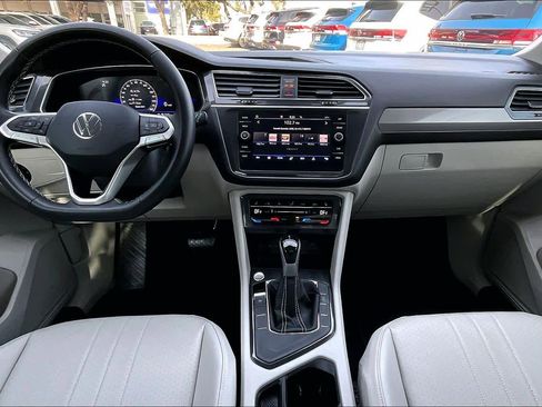Used 2023 Volkswagen Tiguan SE image 16