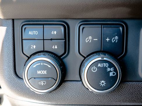 Used 2021 Chevrolet Tahoe Z71 w/ Z71 Off-Road Package AWD/4WD image 22